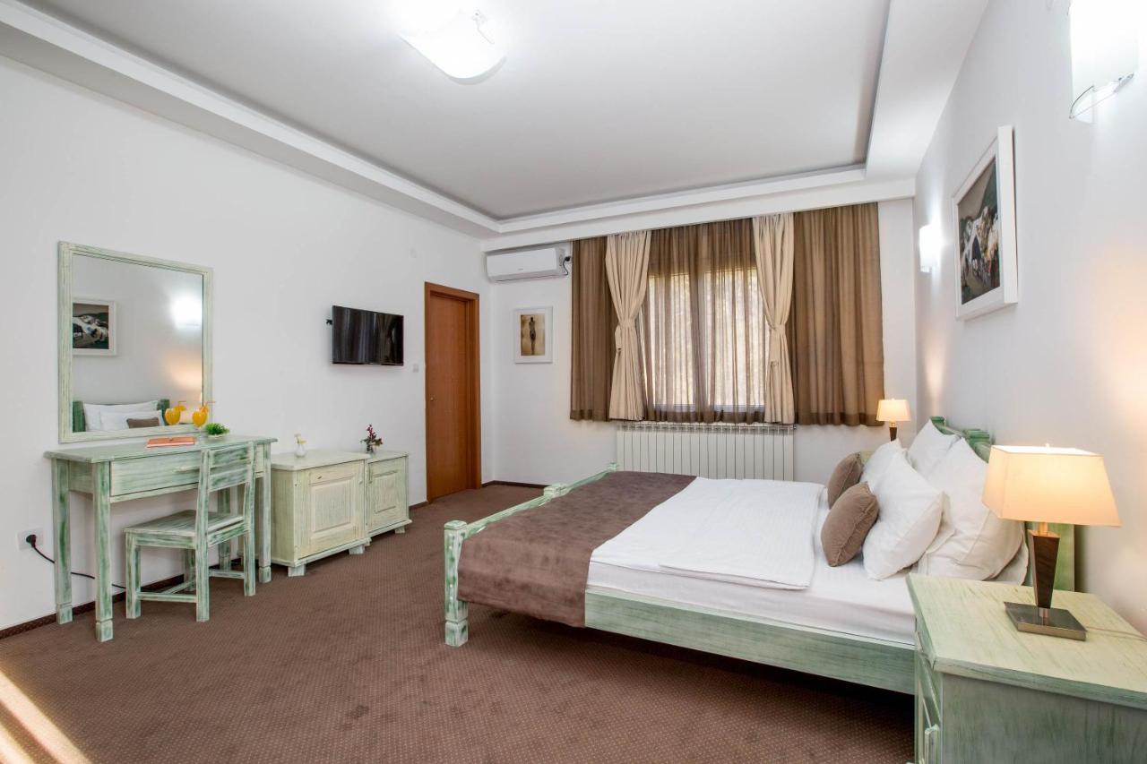 Hotel Trim Nikšić Bagian luar foto